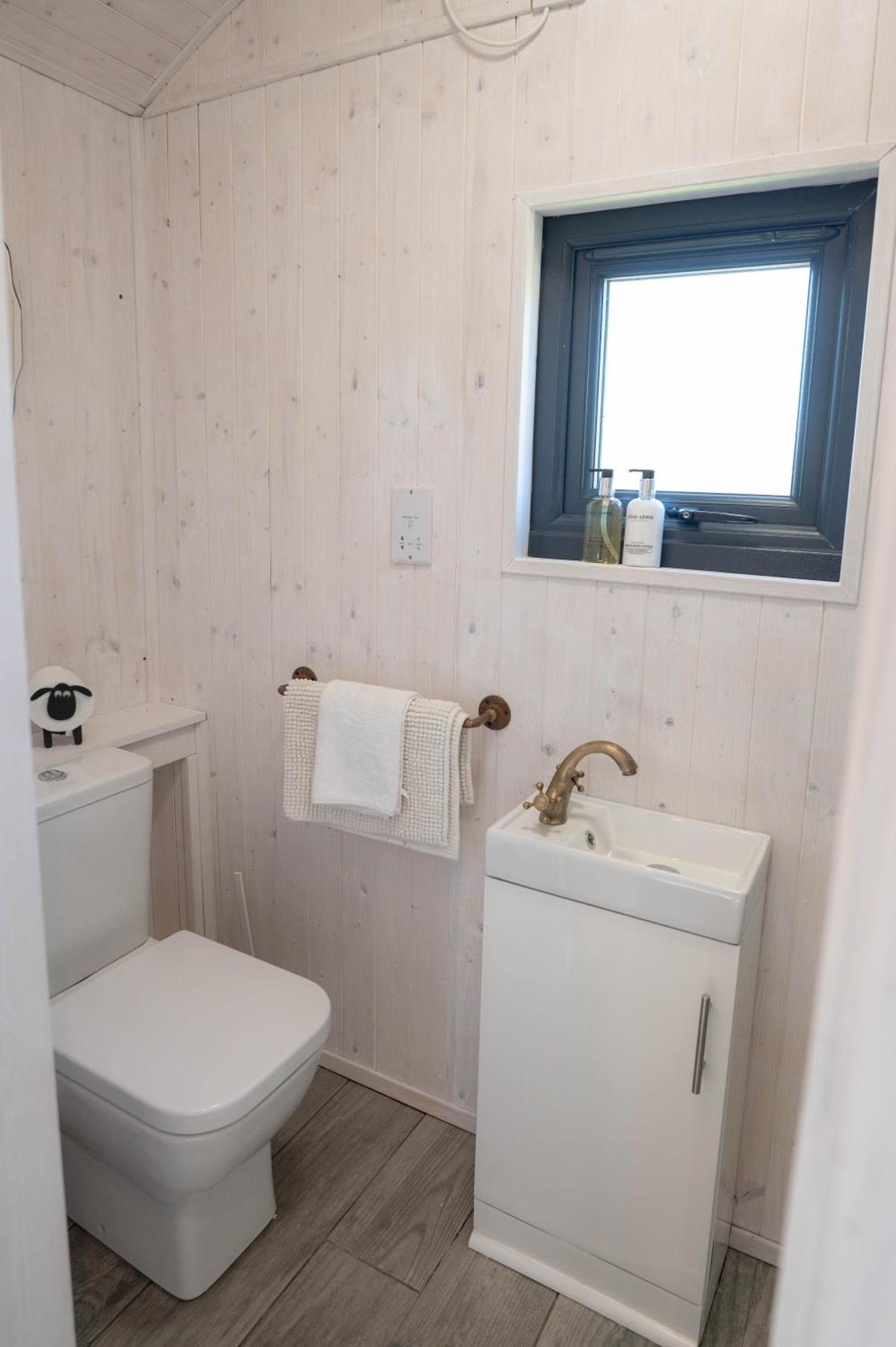 Barnacre Green Cottage - Eco-Friendly Cosy Cottage Moreton  Екстер'єр фото